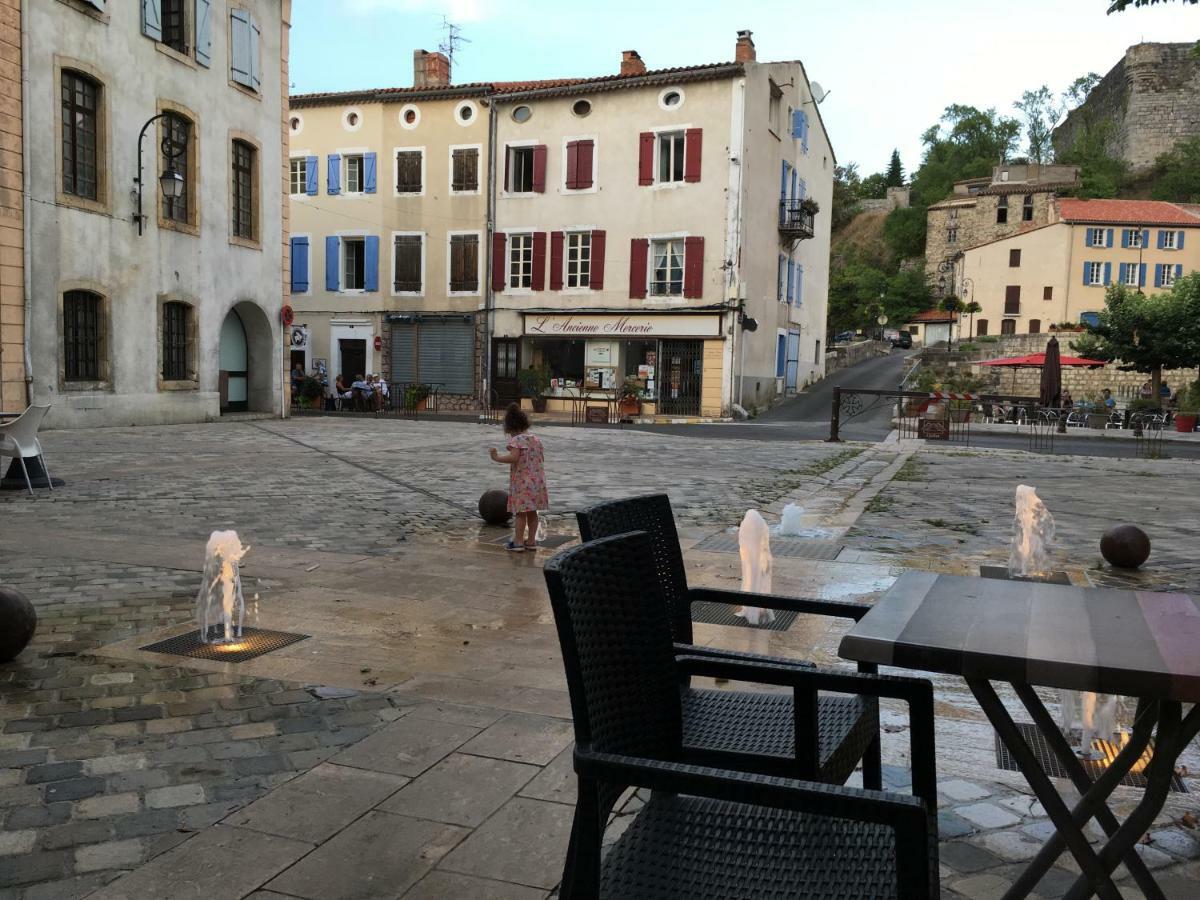 Entre L'Eglise Et La Place Villa Quillan Ngoại thất bức ảnh